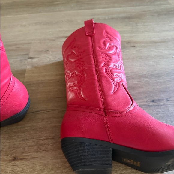Red Western Style Women's Boots - Picture 4 of 6
